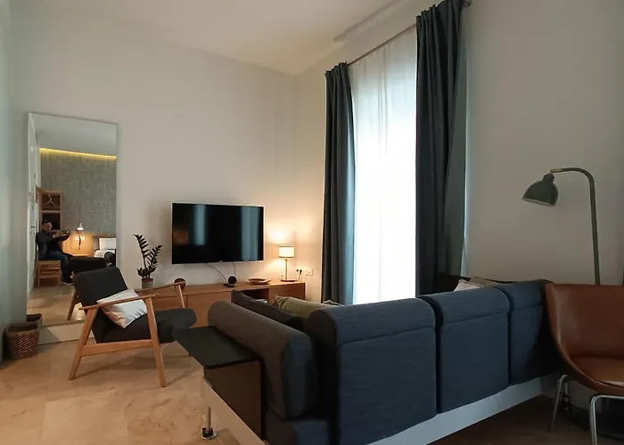 White Alameda * Σεβίλλη